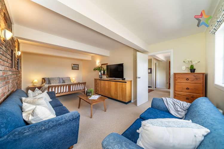 239 Dowse Drive Maungaraki_14