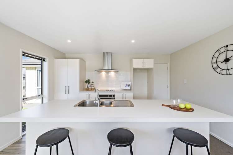 87 Sunline Avenue Lincoln_3