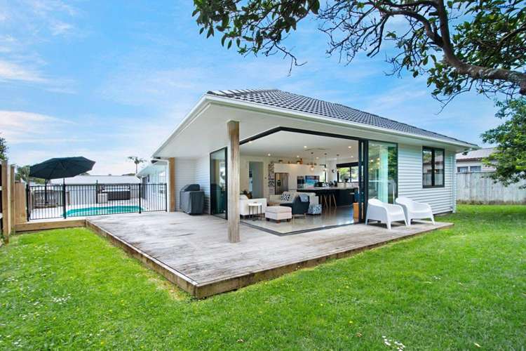 3 Shamrock Lane Te Atatu Peninsula_1