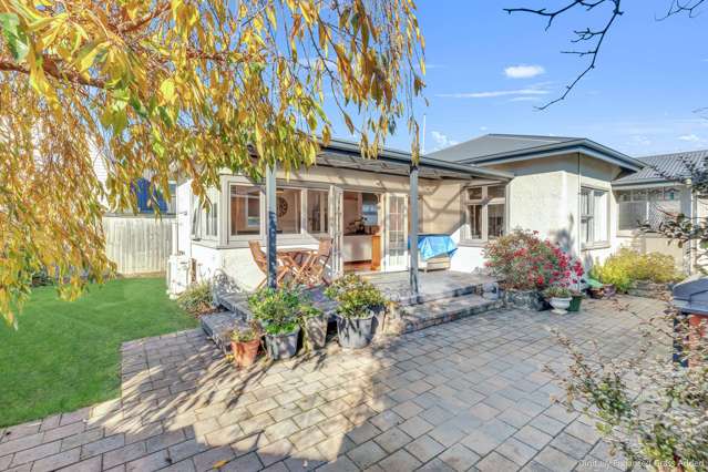 Charming Bungalow on Sullivan Ave