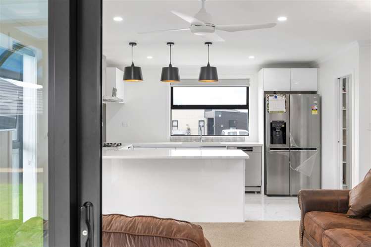 16 Inuwai Street Glenview_3