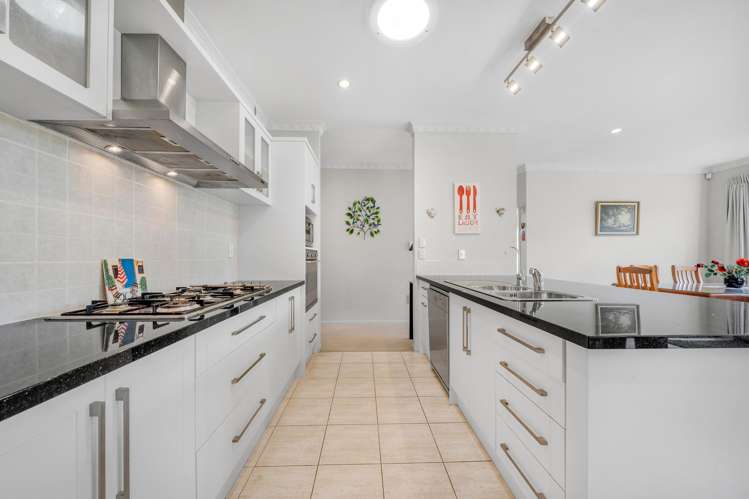 16 Leafield Crescent Henderson_16