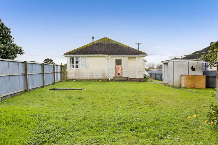 1 Acourt Street Hawera_12