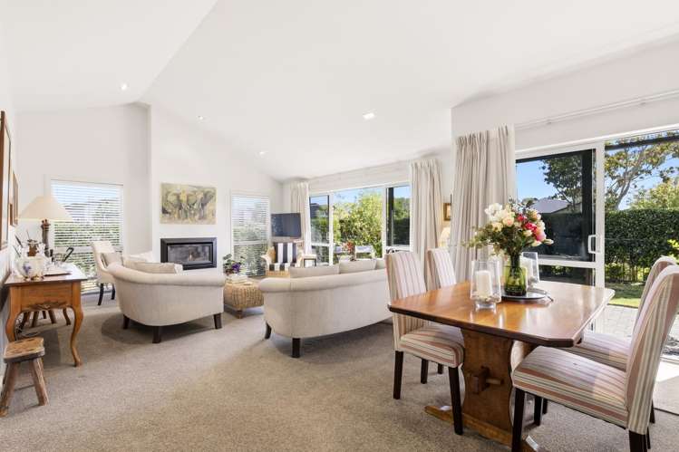 55 Chateau Crescent Rangatira Park_14