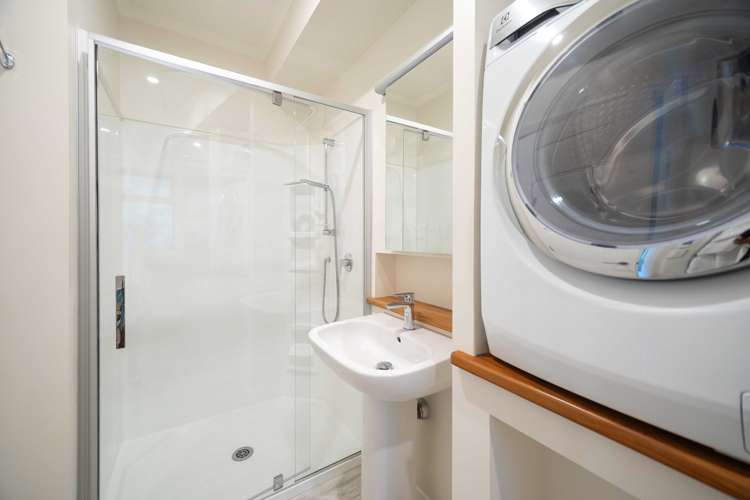 7 Banff Way Toi Toi_21