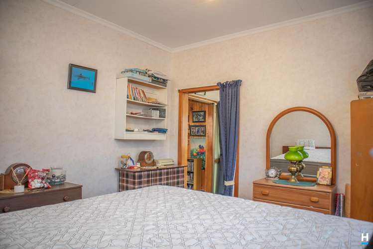 1 Ross Street Dunollie_12