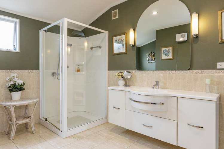 12a Gradwell Place Two Mile Bay_16