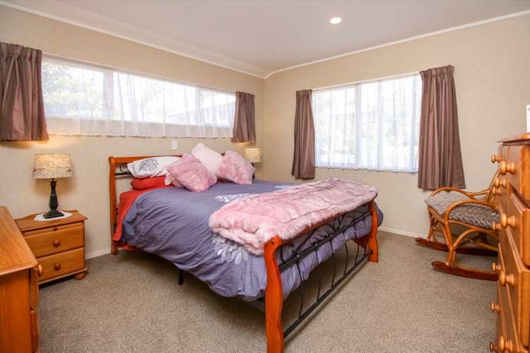 14 Lasque Place Glen Eden_11