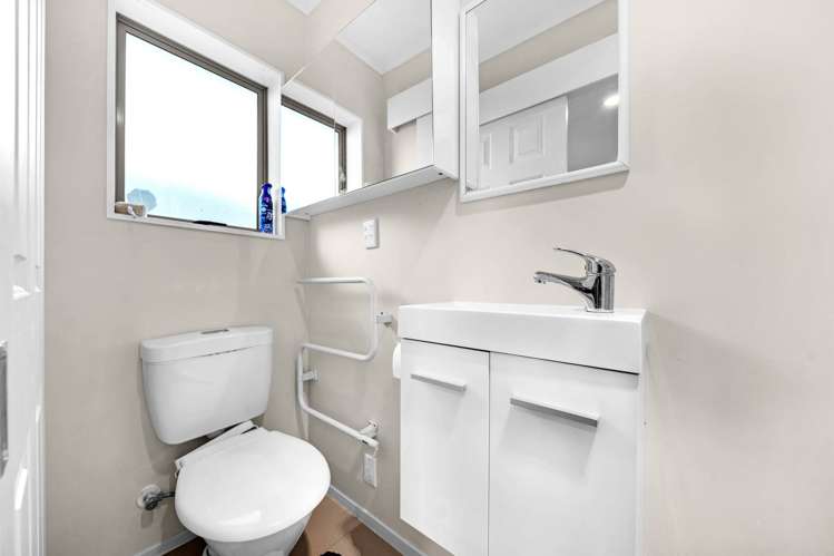 3 Plumstead Rise Glen Eden_19