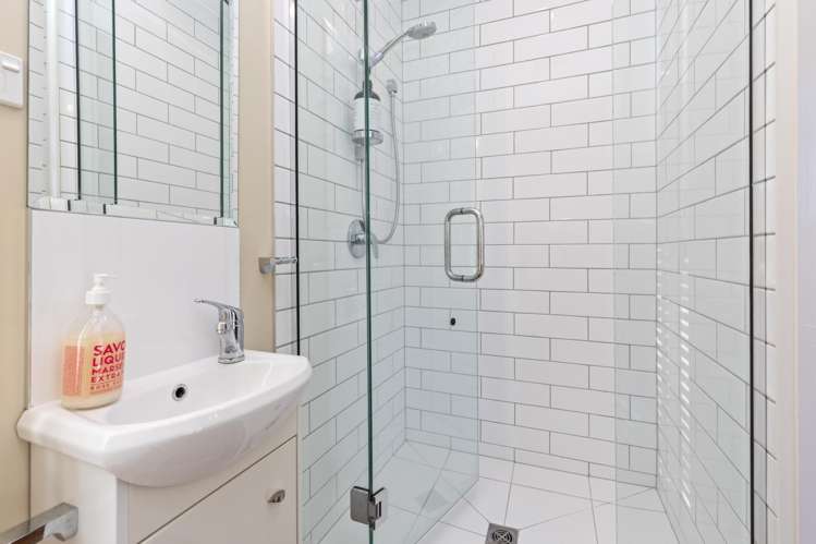 39 Holly Road Merivale_17