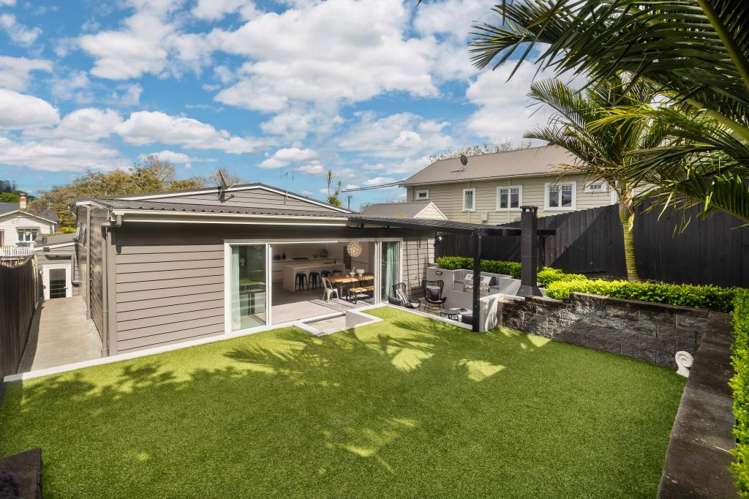 15 Jesmond Terrace Mount Albert_18