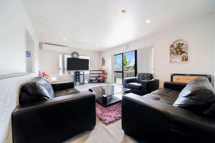 2/18 Frobisher Way Clendon Park_5