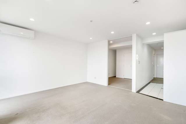 1002/17 Vogel Lane  (inc carpark) 10015_2