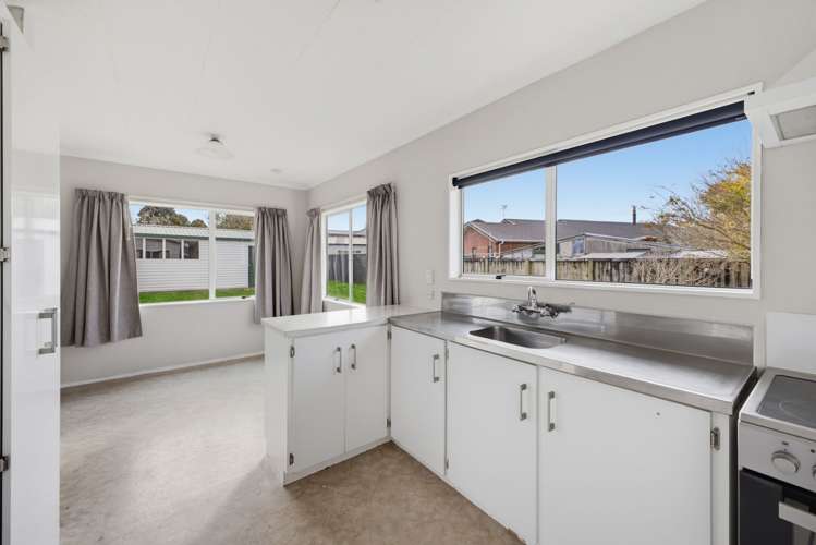 27A Tiverton Crescent Whalers Gate_12