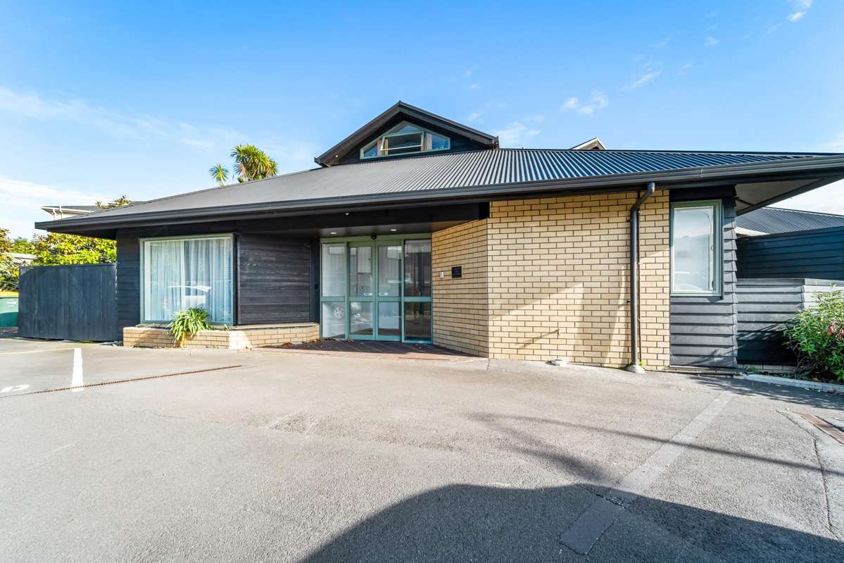 4/108-112 Unsworth Drive_4