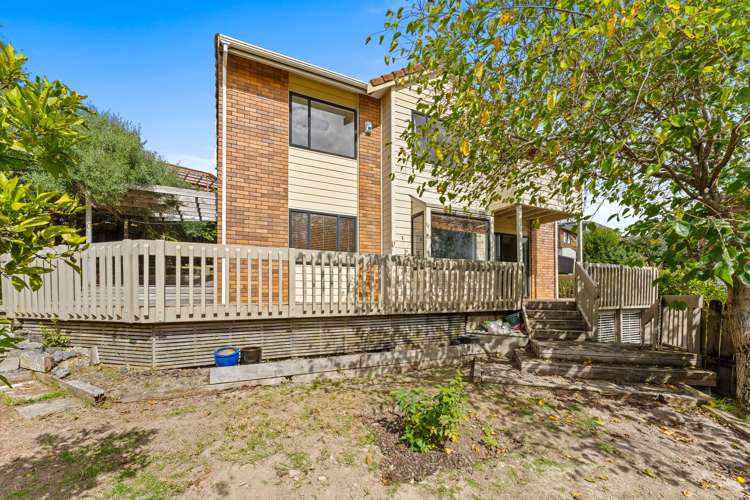 2/12 Helicon Place Totara Vale_19