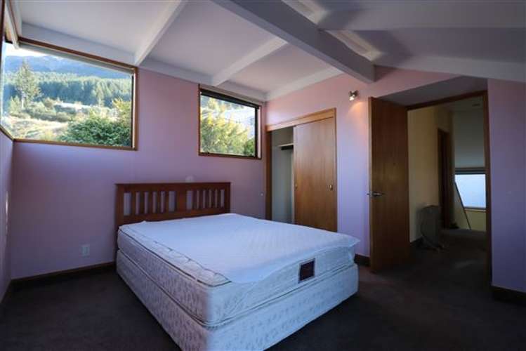 92 Wynyard Crescent Fernhill/Sunshine Bay_16