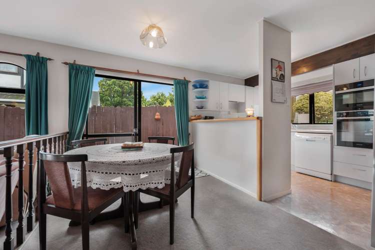4 Photinia Place Botany Downs_16