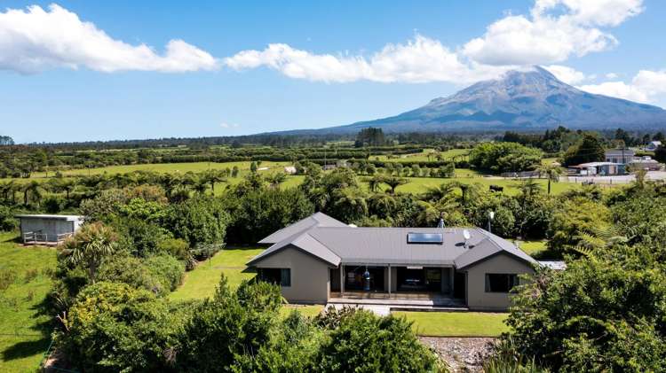 1955 Egmont Road Kaimiro_2