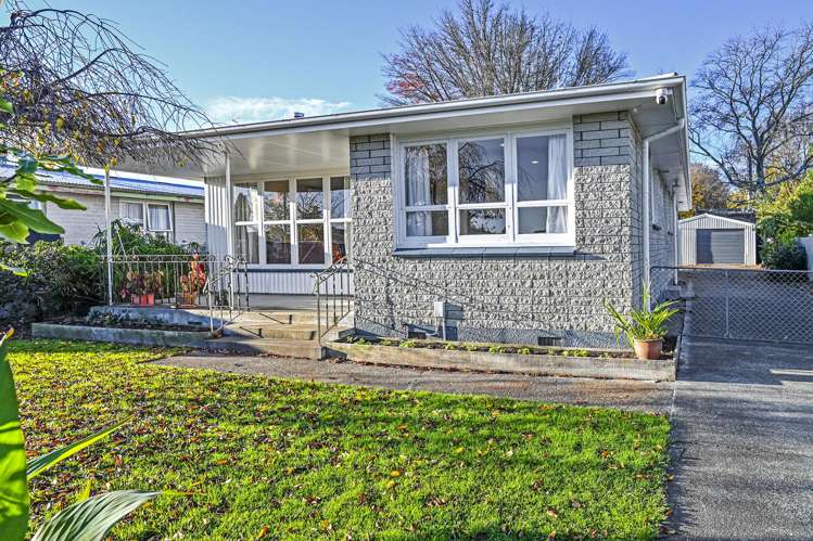 215 Sunnybank Crescent Camberley_14