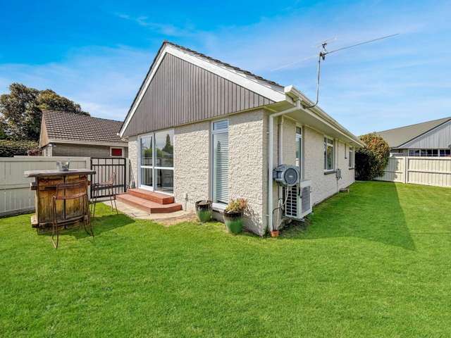 HOON HAY - 2 BEDROOMS, SINGLE GARAGE, RECENTLY MODERNISED