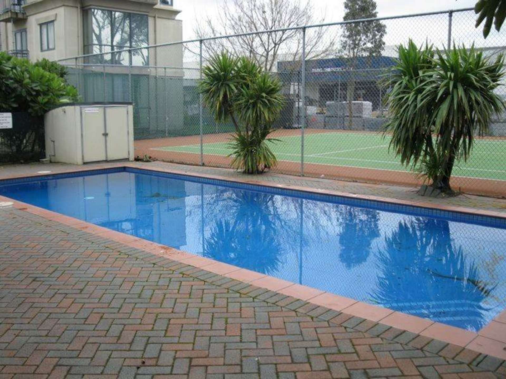 5p/10 Crown Lynn Place New Lynn_0