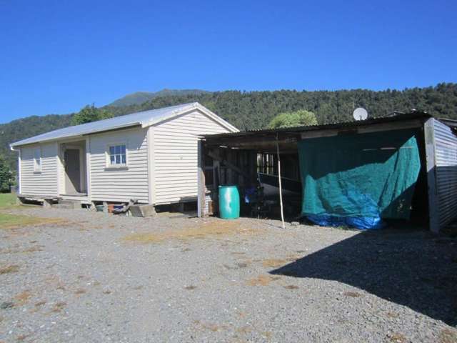 22 Wanganui Flat Road Harihari_4