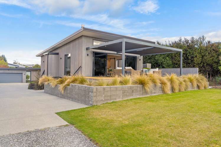 12 Flora Dora Parade Lake Hawea_24