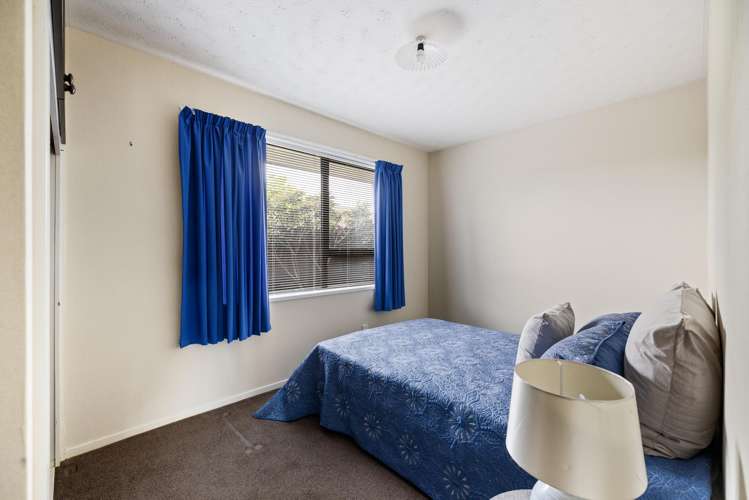 2/2 Burnridge Place Belfast_11