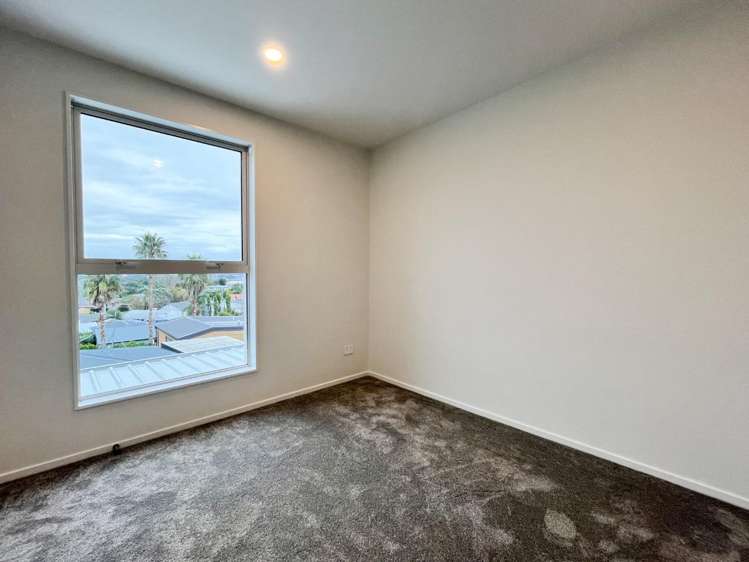 16/9 Aeroview Drive 1603_6
