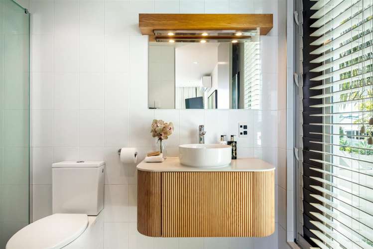 22b Beach Road Castor Bay_32