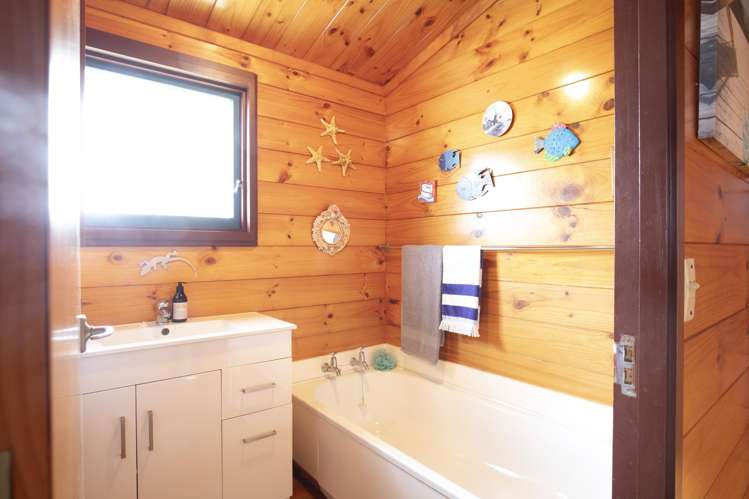 2A Marine Parade Otaki Beach_12