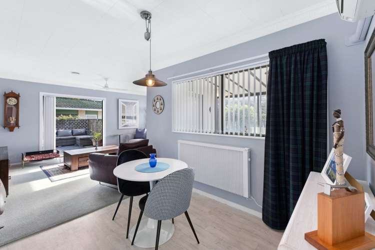 2/14 Burns Street Westown_23