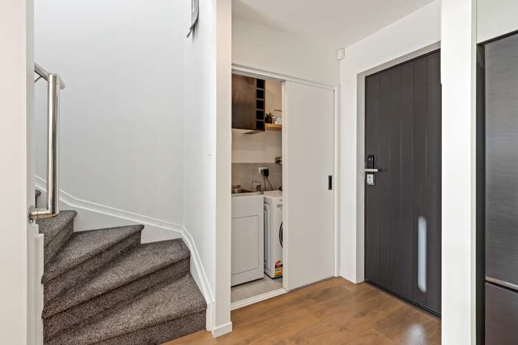 1/1a Royal View Road Te Atatu South_19