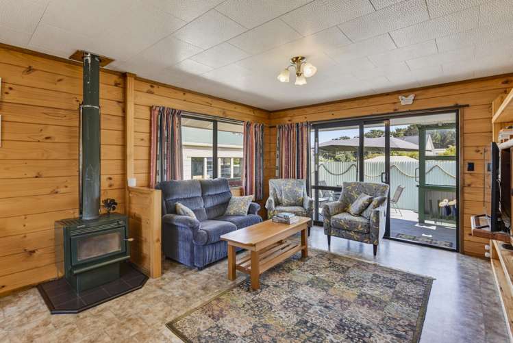 15 Muaupoko Street Hokio Beach_17