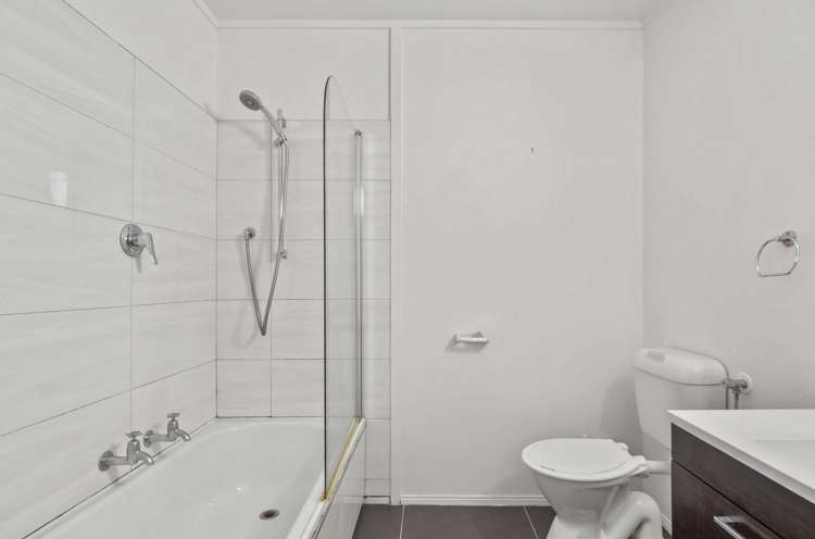 1/66 Beach Road Pahurehure_11