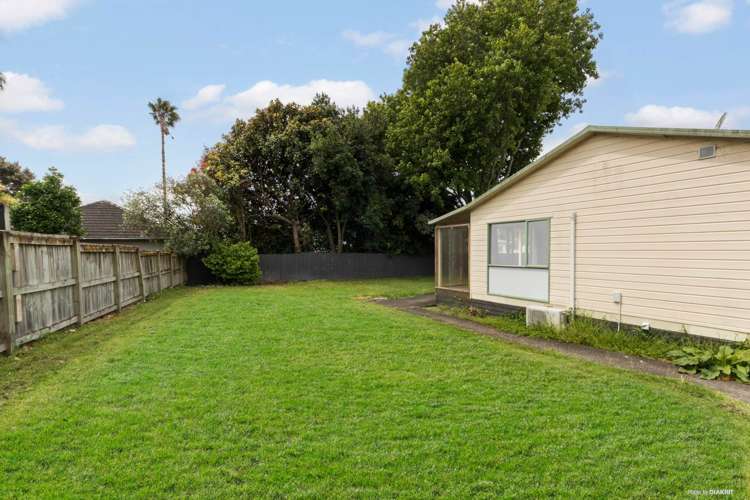 9 & 11A Kervil Avenue Te Atatu Peninsula_20