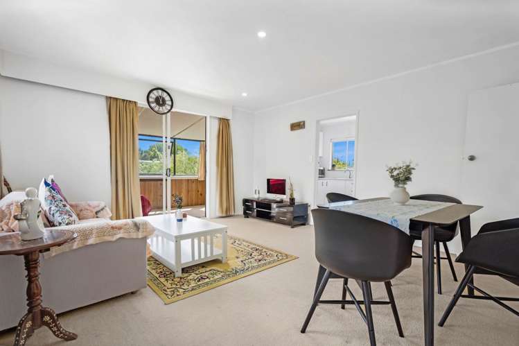 2/14 Downing Street Glenfield_18