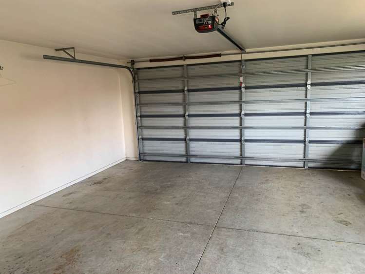 24 Baulcomb Parade Windsor Park_9