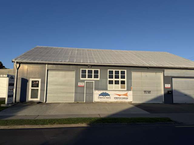 200m² industrial unit with excellent access
