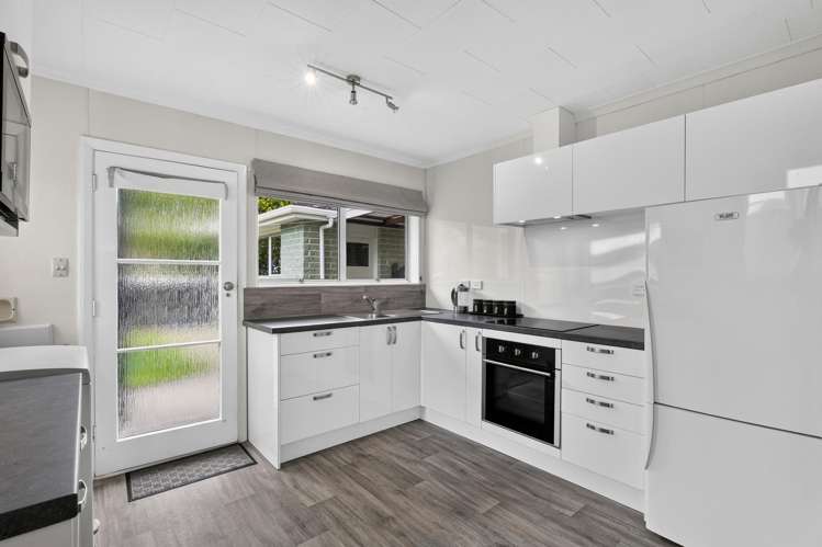 2/20 Cobham Crescent Stoke_11