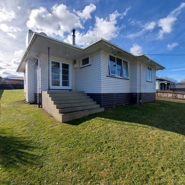 Freshly Updated Home in Central Waihi - Longterm