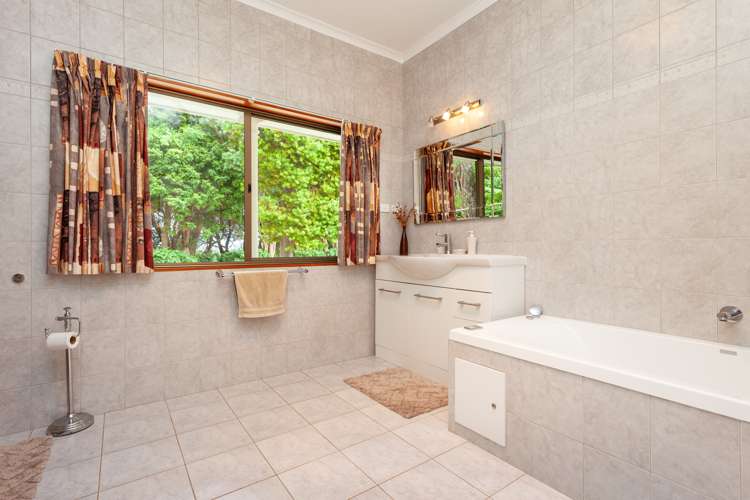 200 Fraser Smith Road Awakino_16