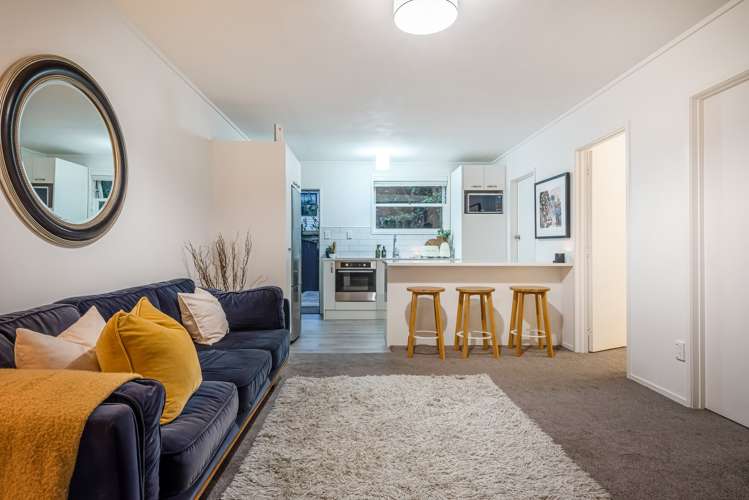 2/69a Landscape Road Mount Eden_11