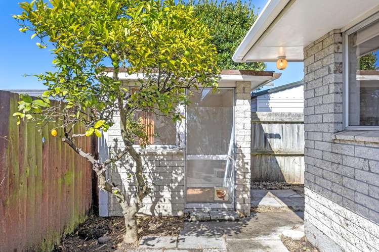 2/3 Hythe Lane Saint Martins_10