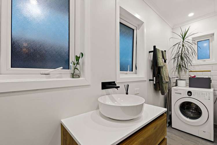 67 Roberts Road Te Atatu South_10