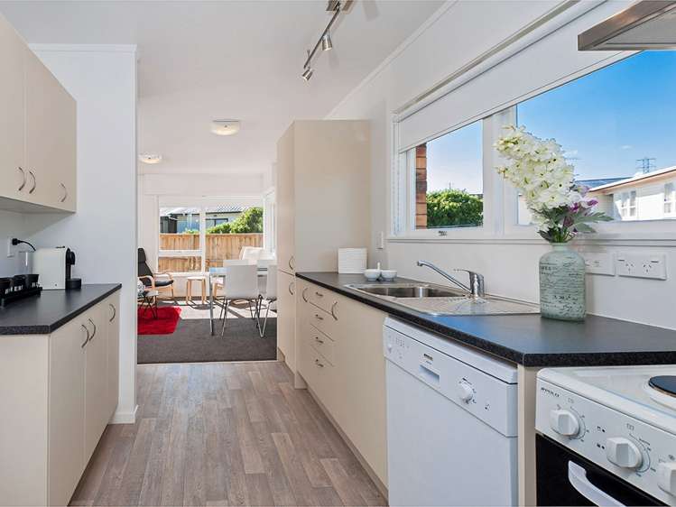 2/8 Paul Place Pakuranga_3