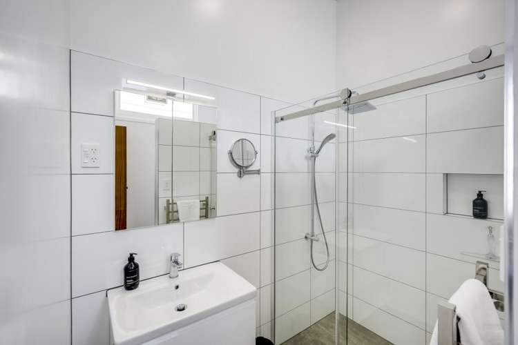 124 Queen Street East Hastings Central_11