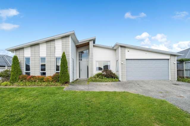 Modern Family Haven in Kumeu