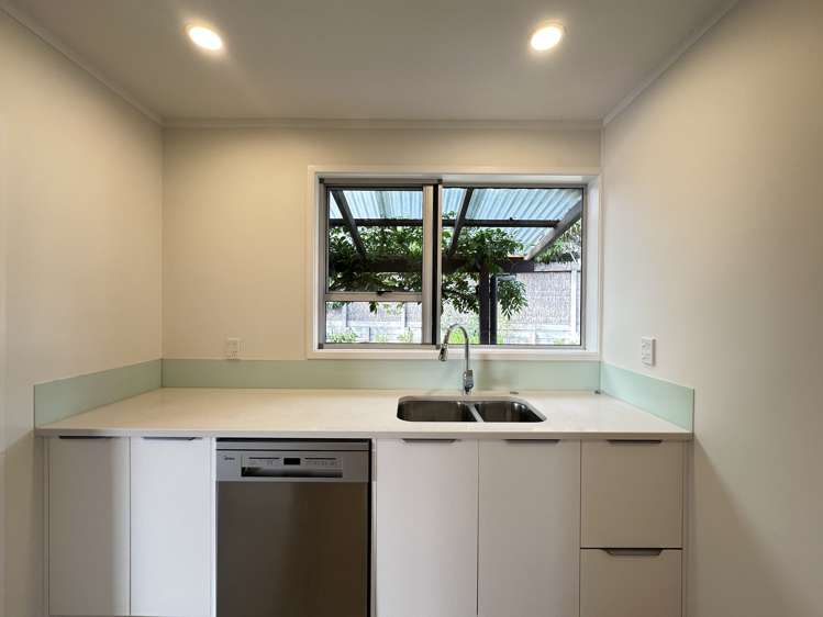 2/12 Markham Place Bucklands Beach_11